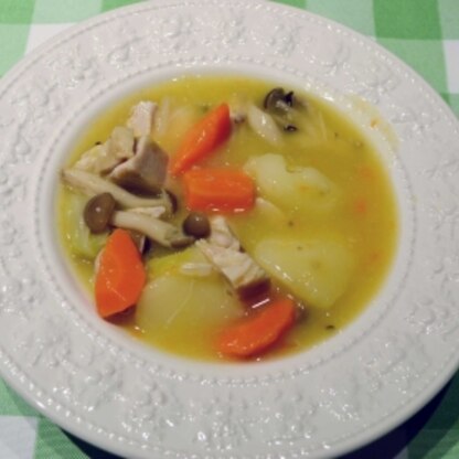 こんにちわ♪しめじ入りでヘルシーでいいですね (^_^)
野菜もたっぷりで、栄養も満点！
寒くなってきたので、ホッコリ美味しいスープでした♥
ごちそう様でした♪